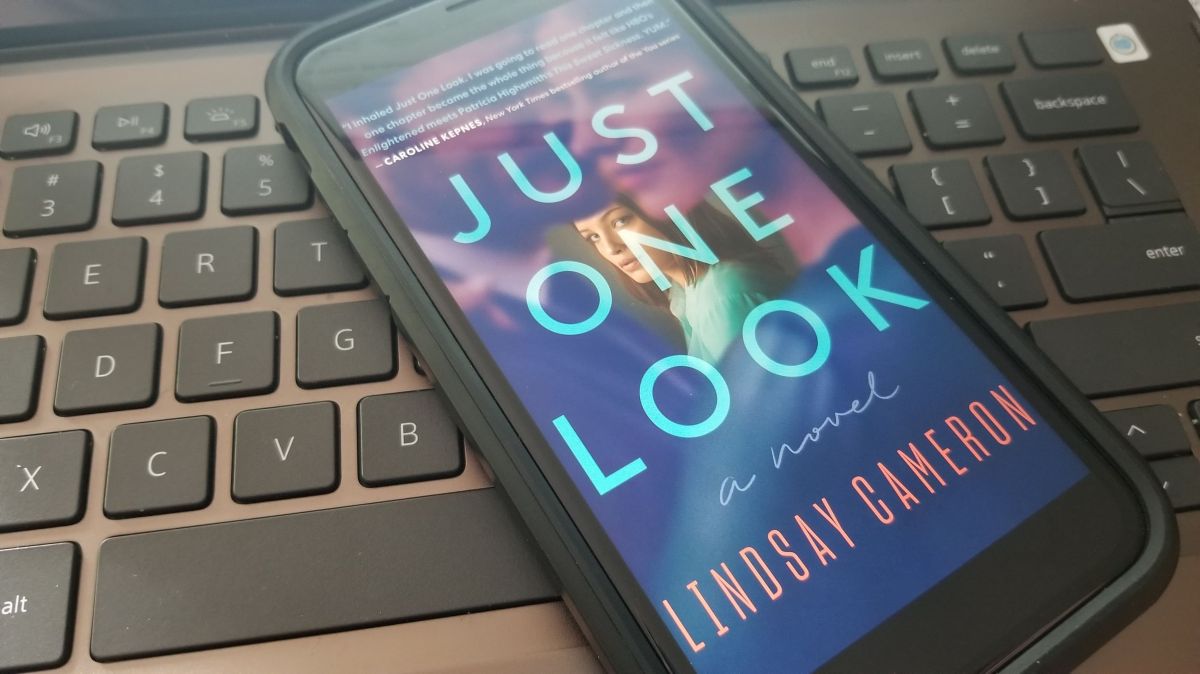Chilling Summer: Lindsay Cameron Gives Us “Just One Look”